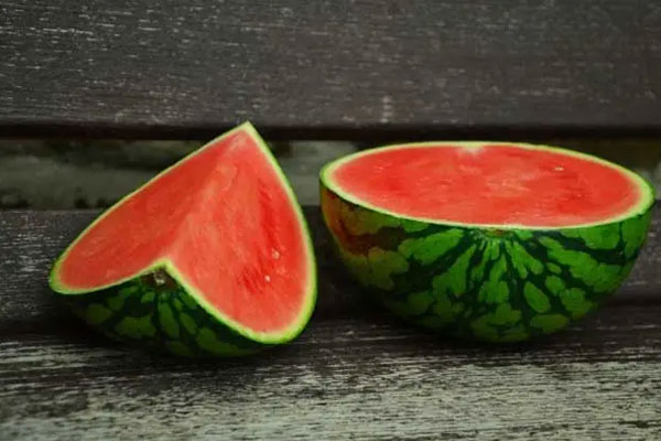 宜春助孕生子40万起-吃完西瓜后不宜接触这5种食物（西瓜不能和什么一起吃）。